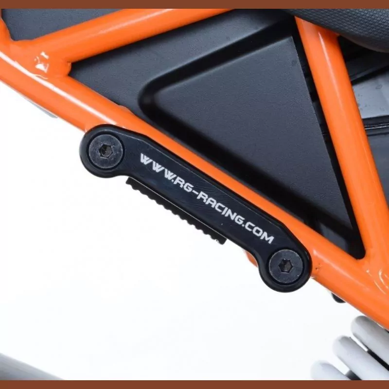 R&G hintere Fußrastenabdeckung KTM RC 125 / 200 / 390 2014-2016