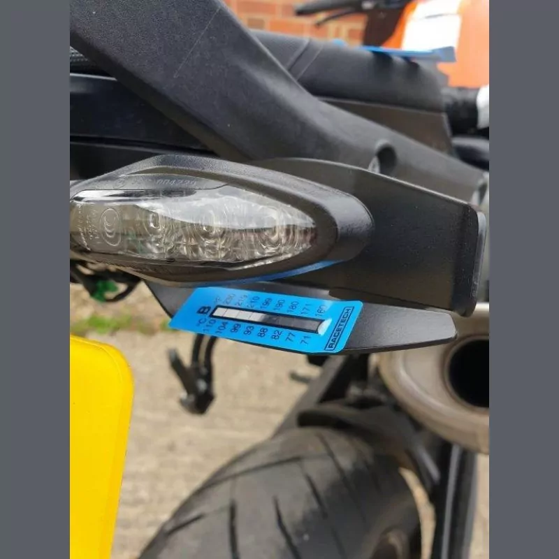 R&G Premium Kennzeichenhalter mit Hitzeschutz für Blinker KTM Duke 790 2018- / Duke 890 R 2020-