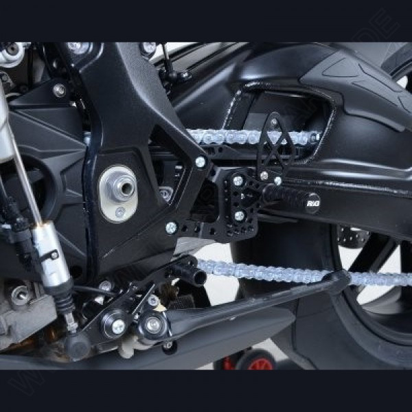 R&G Racing Fußrastenanlage passend für BMW S 1000 RR 2015-2018 / S 1000 R 2017-2020