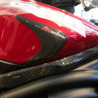 R&G Carbon Tank Protektor Set passend für Triumph Speed Triple 1200 RS / RR ab 2021 R&G Carbon Tank Protektor Set passend für Triumph Speed Triple 1200 RS / RR ab 2021